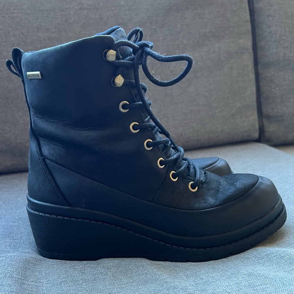 Stylish Black Lace-Up Winter Boots for Women. Waterproof.